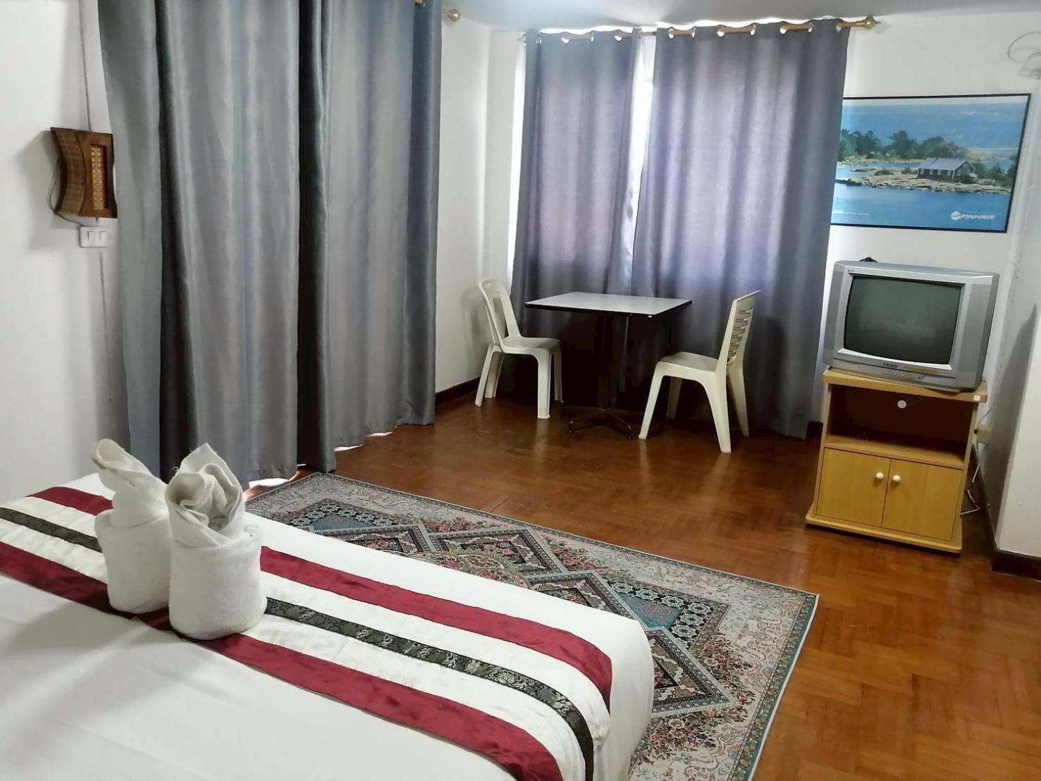 Beachfront Hotel Cha Am Ча-Ам Экстерьер фото