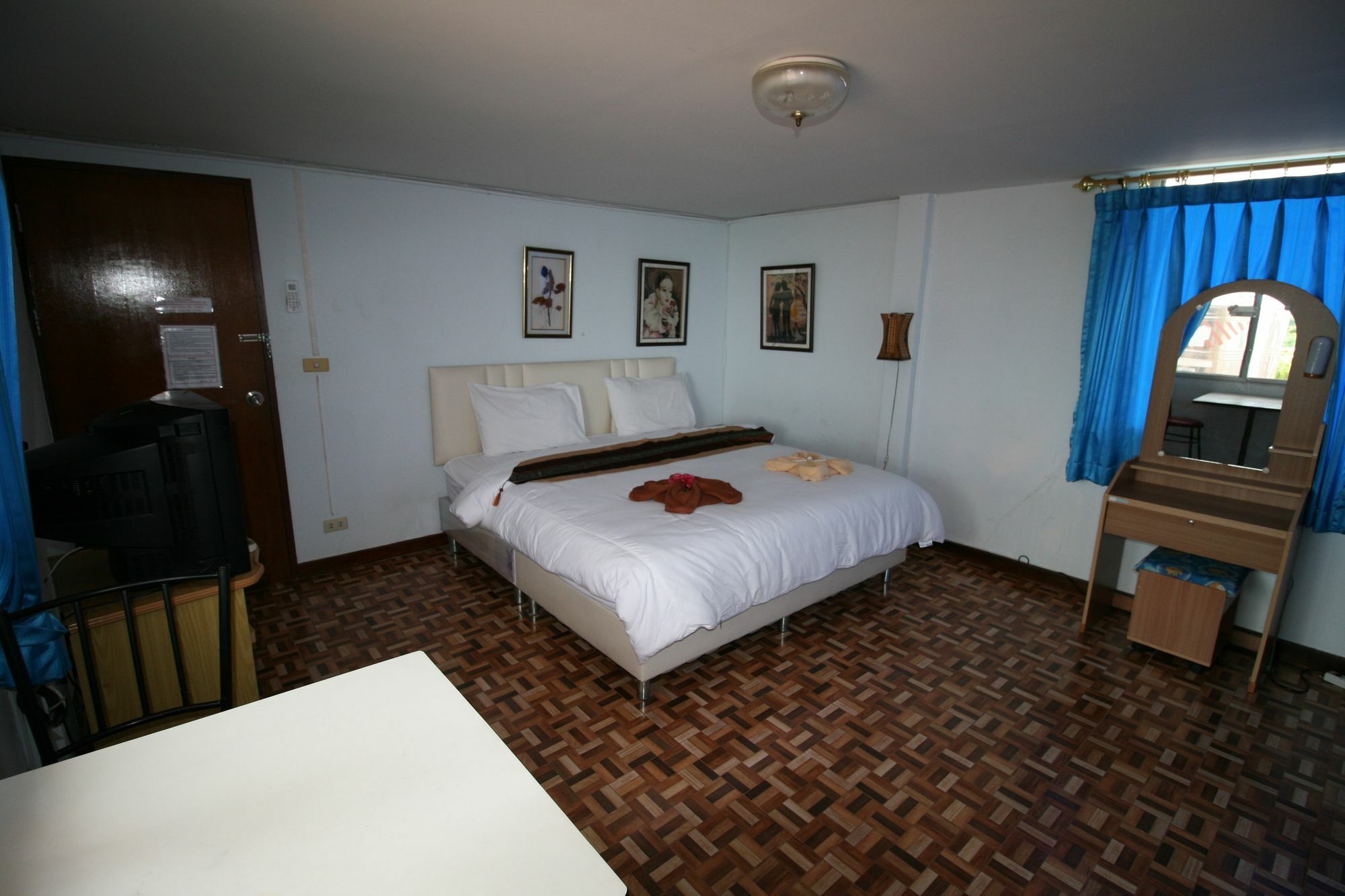 Beachfront Hotel Cha Am Ча-Ам Экстерьер фото